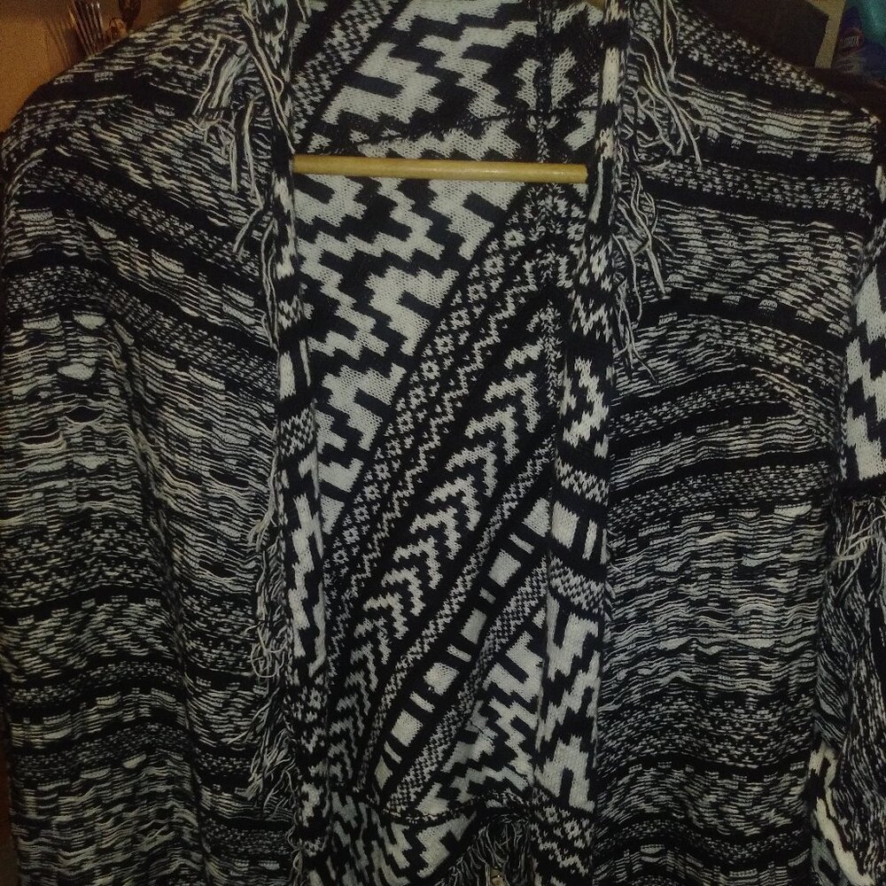 ANTHROPOLOGIE BLACK AND WHITE WOOL/ BLEND BOHO RUANA/PONCHO /ONE SIZE